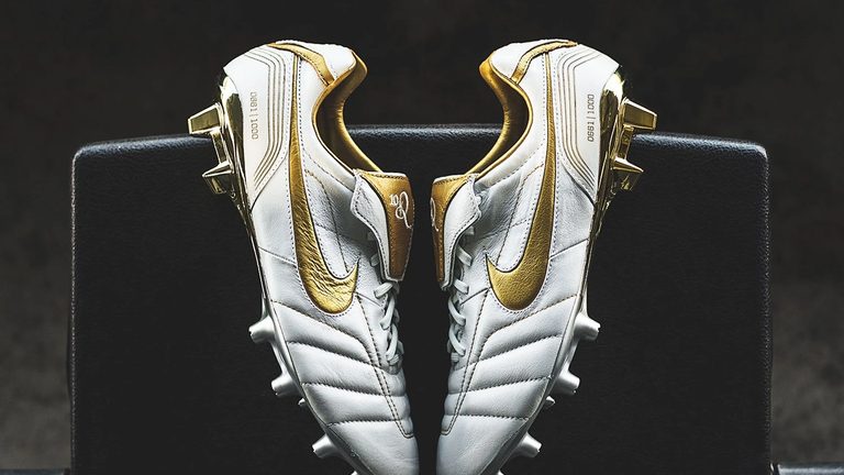 Top 5 des chaussures de foot portées par les légendes du football (Ronaldinho, Zidane etc..)