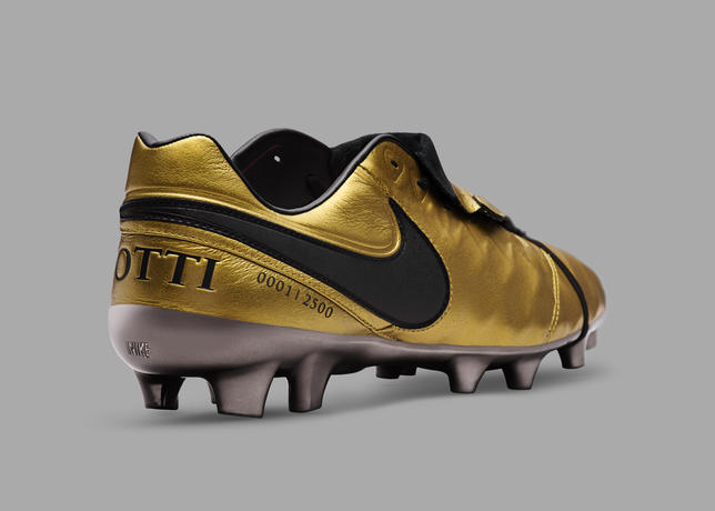 chaussure de foot en édition limitée Nike Tiempo Totti X AS Roma Nike Tiempo Totti X AS Roma