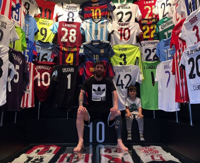 L’impressionnante collection de maillots de Lionel Messi