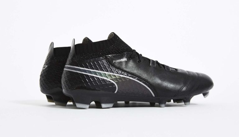 La chaussure Puma One 17.1 en mode Black et Iridescent