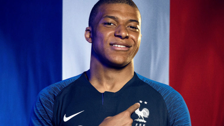Le maillot de la France avec 2 étoiles déjà en vente
