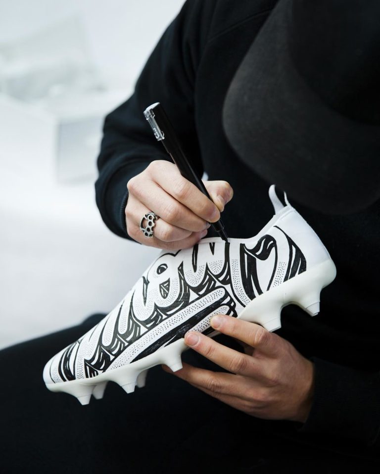 Adidas Glitch, trois nouvelles skins customisées par Nairone