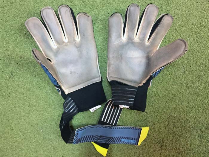 qualité de la mousse latex du gant Kipsta F900