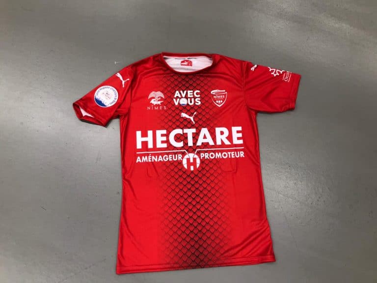 Nîmes Olympiques : Un maillot de foot collector en faveur du CHU de Nîmes