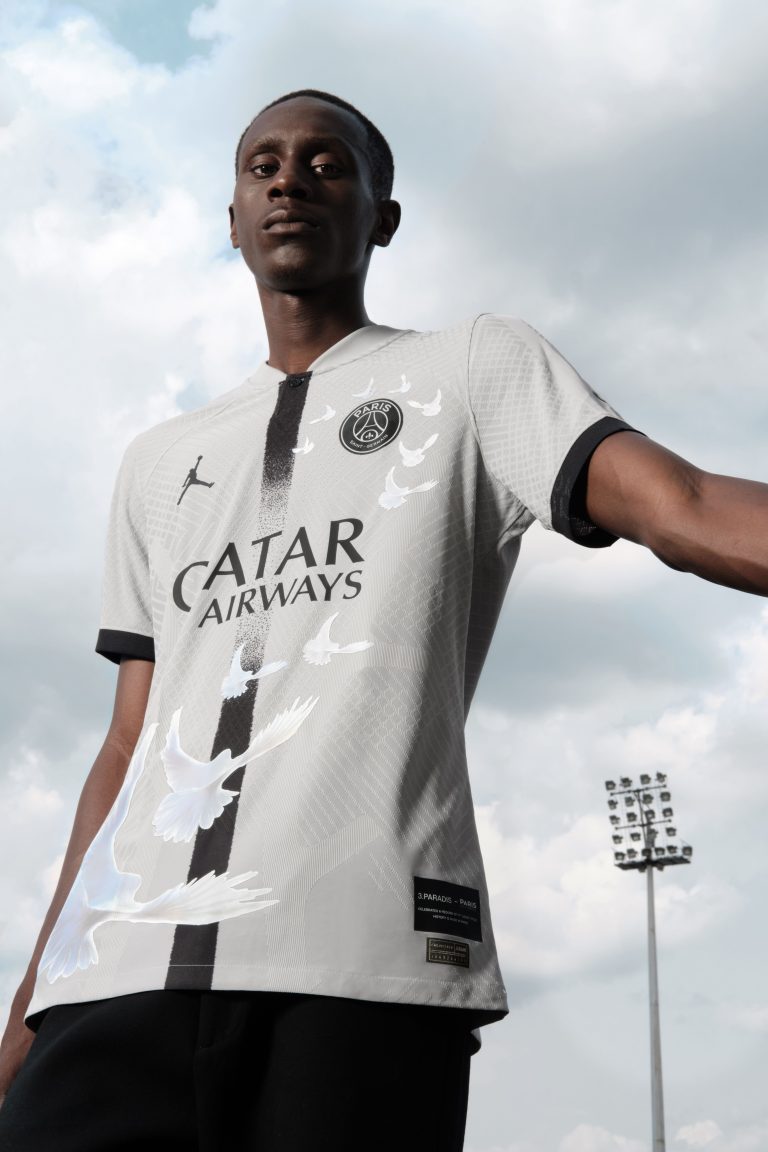 Le Paris Saint-Germain révèle un maillot en collaboration avec 3.Paradis