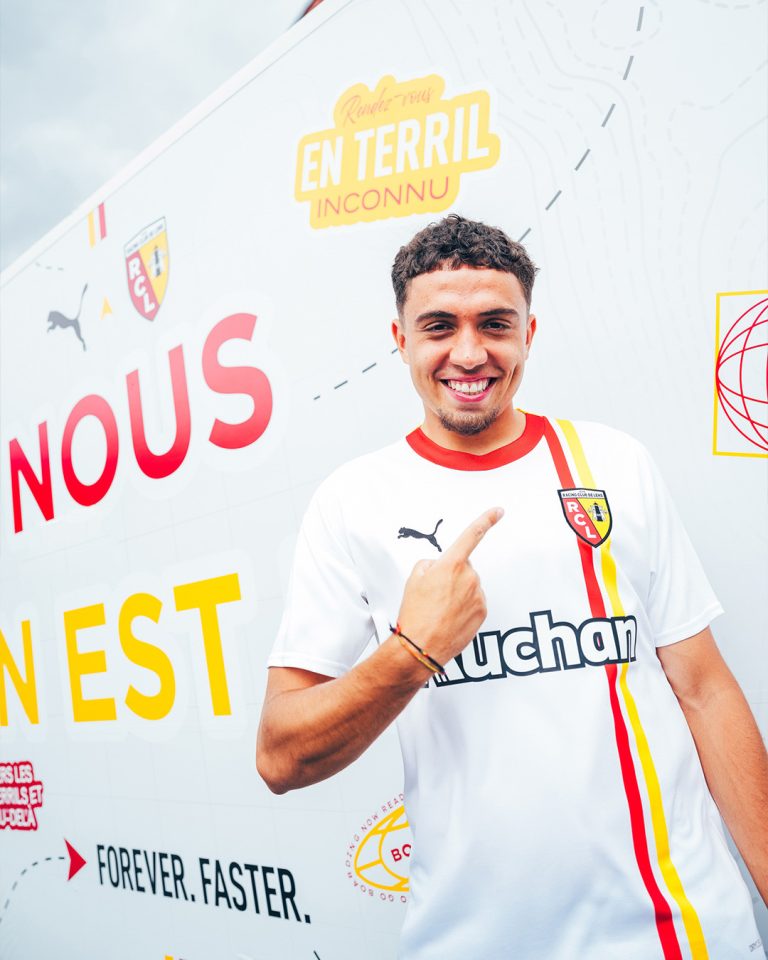 Lens dévoile son maillot Third pour la saison 2023-2024