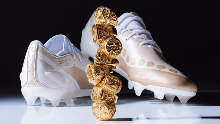 adidas commémore le 8ème ballon d’or de Messi avec des bagues en or et un pack spécial X Crazyfast