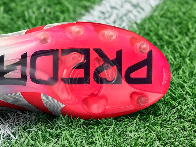 crampons adidas fooball AG terrain synthetique