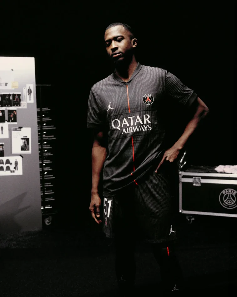 nouveau 4eme maillot PSG 2025-2026